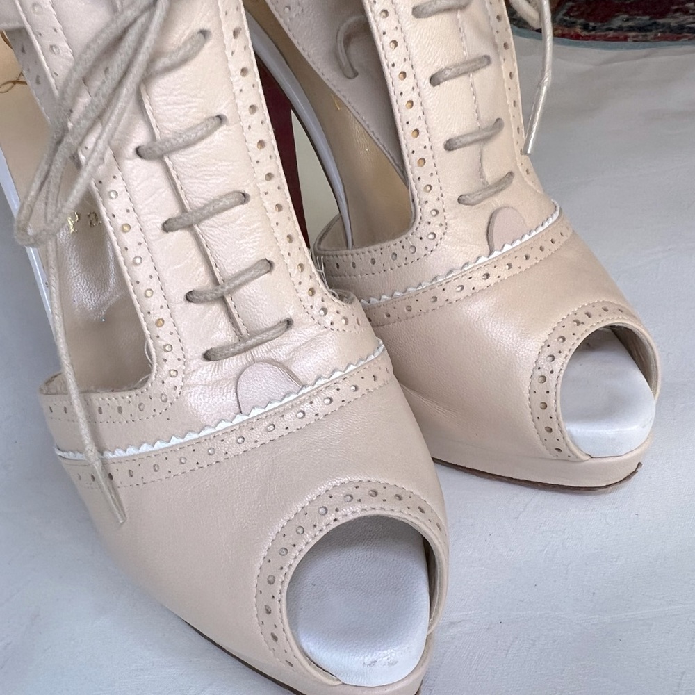 SALE!!! Christian Louboutin nude lace up heels, size 38 - Picture 13 of 15